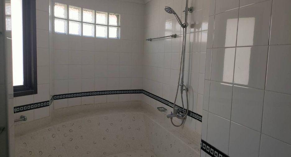 Condo en alquiler de 3 habitaciones en Watthana, Bangkok