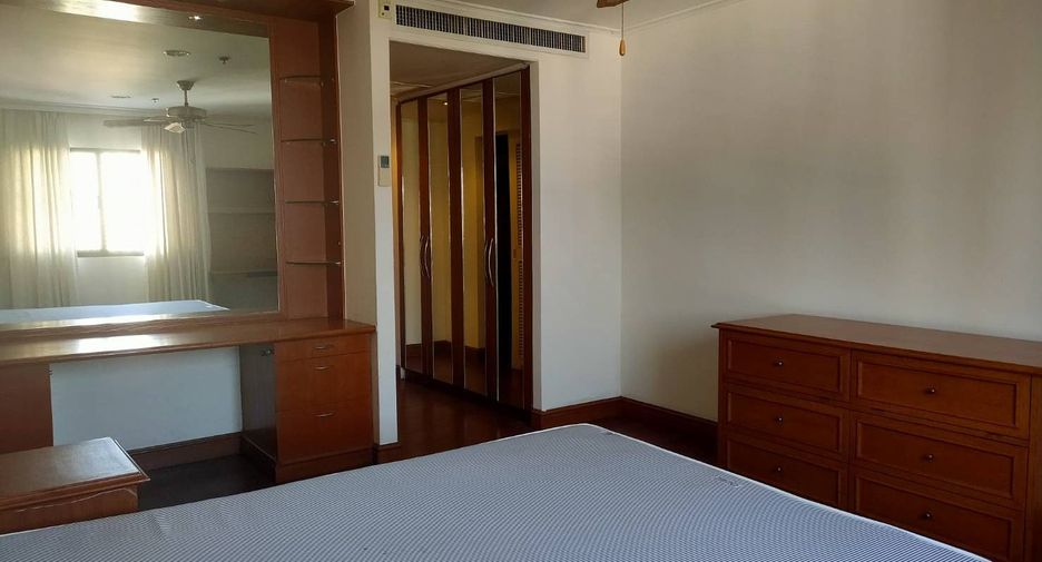 Condo en alquiler de 3 habitaciones en Watthana, Bangkok