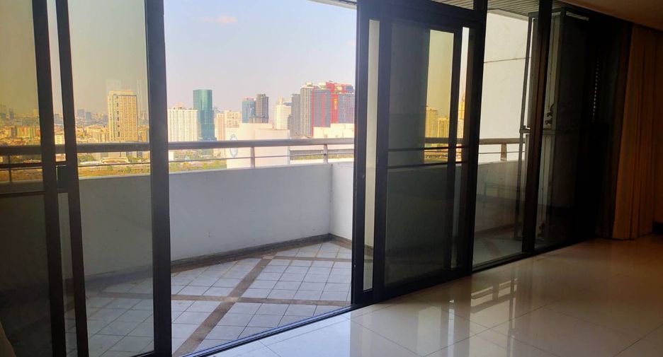 Condo en alquiler de 3 habitaciones en Watthana, Bangkok