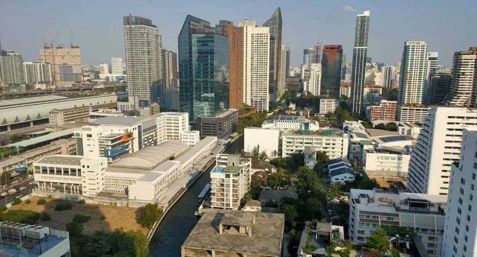 Condo en alquiler de 3 habitaciones en Watthana, Bangkok