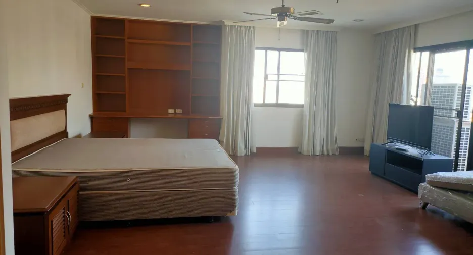 Condo en alquiler de 3 habitaciones en Watthana, Bangkok