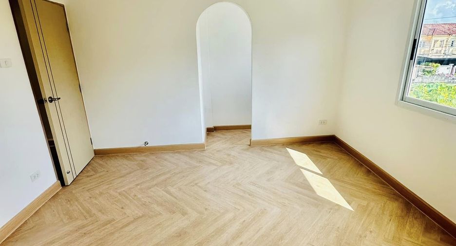 For sale 2 bedrooms townhouse in Nong Khaem, Bangkok