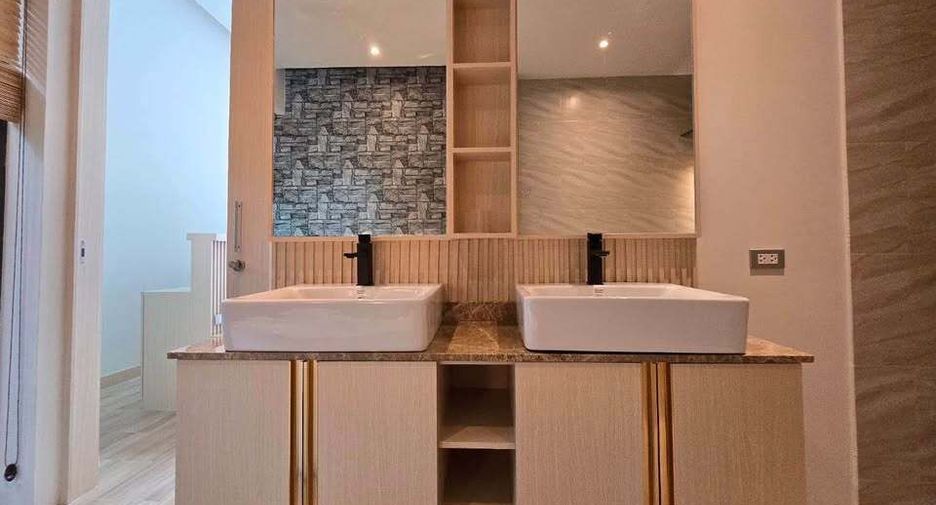 For sale and for rent 3 bedrooms villa in Mueang Phuket, Phuket