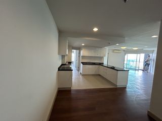 For sale 2 bedrooms condo in Huai Khwang, Bangkok