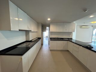 For sale 2 bedrooms condo in Huai Khwang, Bangkok