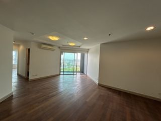 For sale 2 bedrooms condo in Huai Khwang, Bangkok