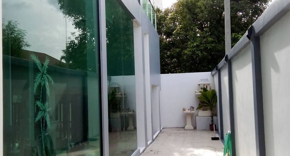 Villa zum Kauf mit 4 Zimmer in Khan Na Yao, Bangkok