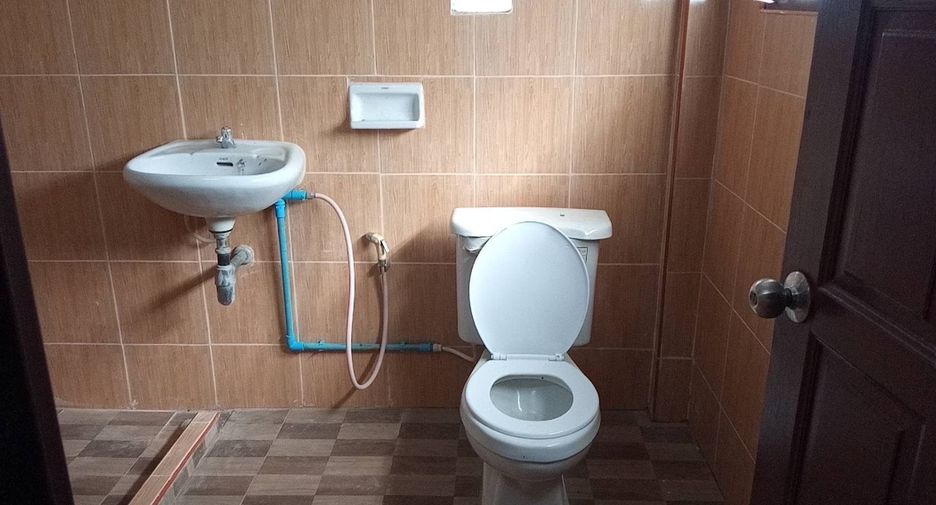 Haus zur Miete mit 2 Zimmer in Taling Chan, Bangkok