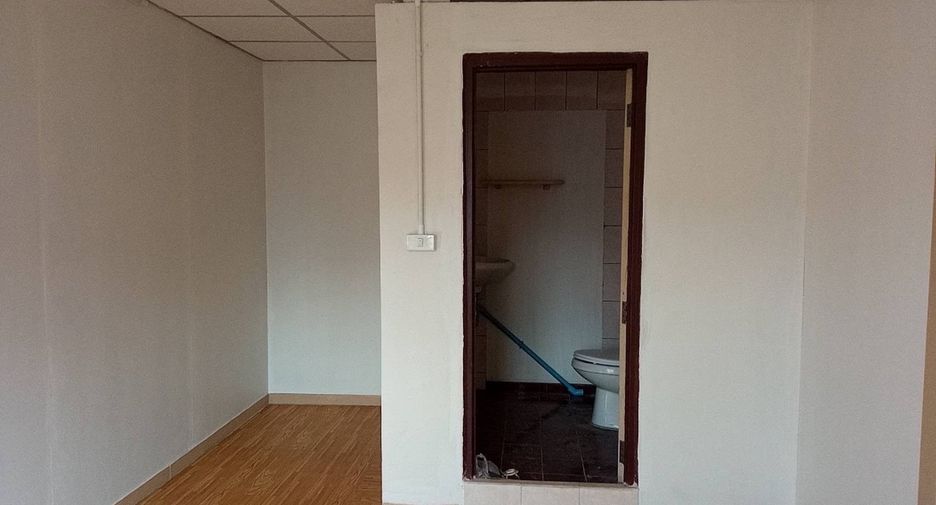 Haus zur Miete mit 2 Zimmer in Taling Chan, Bangkok