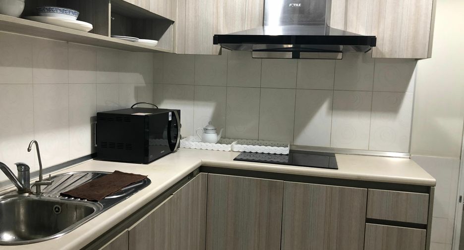For rent 3 bedrooms condo in Huai Khwang, Bangkok