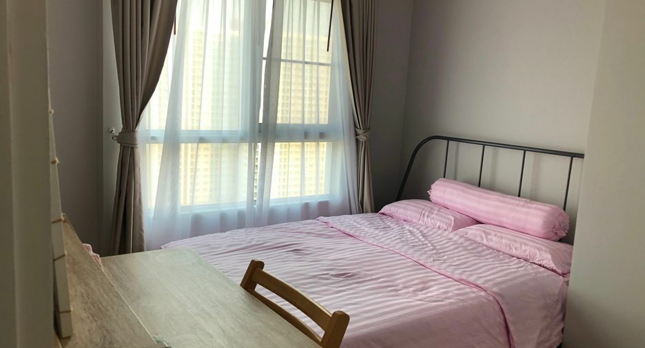 For rent 3 bedrooms condo in Huai Khwang, Bangkok
