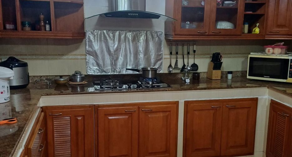 Casa en venta de 5 habitaciones en Bang Lamung, Chonburi