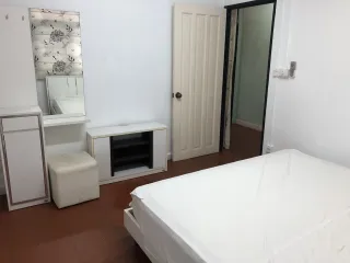 For rent 3 ベッドルーム house in Huai Khwang, Bangkok