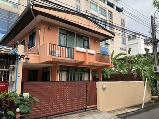 For rent 3 bedrooms house in Huai Khwang, Bangkok