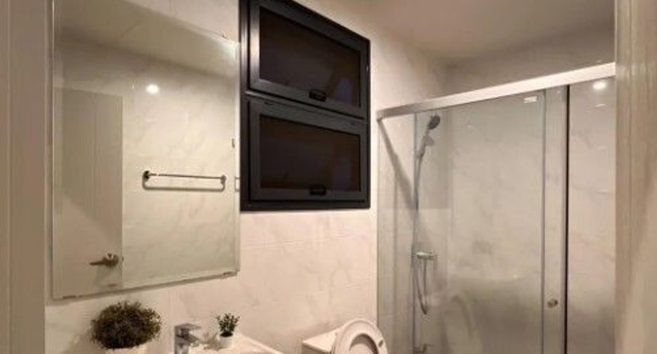 Продажа 4 спальни дом в Si Racha, Чонбури