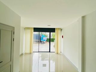 Casa adosada en alquiler de 3 habitaciones en Sai Mai, Bangkok