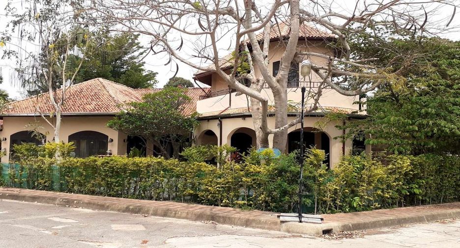 For sale 4 bedrooms house in Bang Lamung, Chonburi