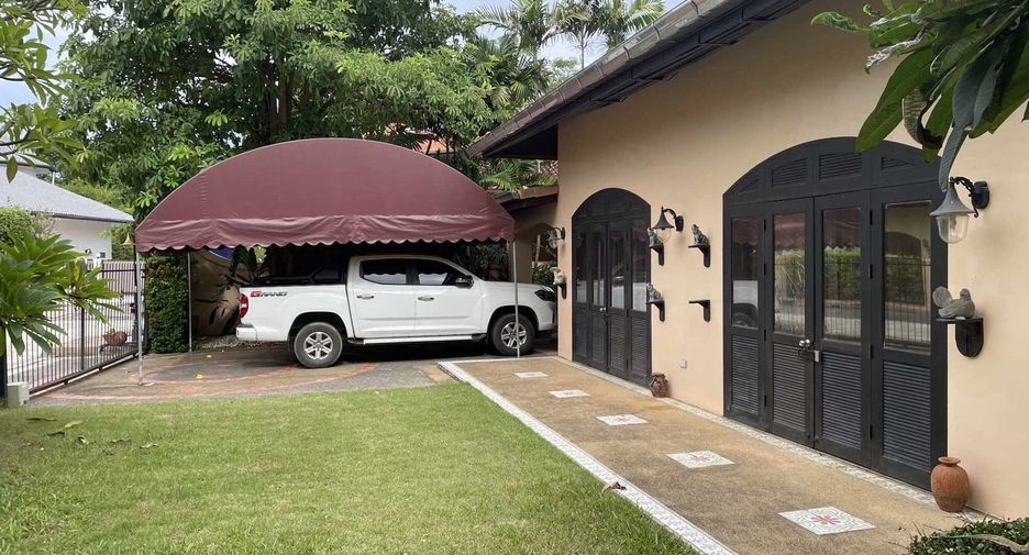 For sale 4 bedrooms house in Bang Lamung, Chonburi