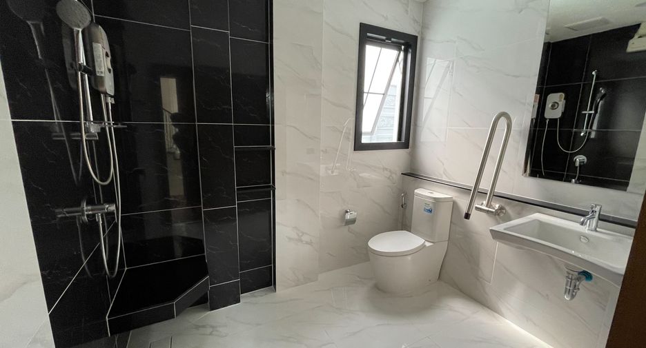 For sale 4 bedrooms house in Thawi Watthana, Bangkok
