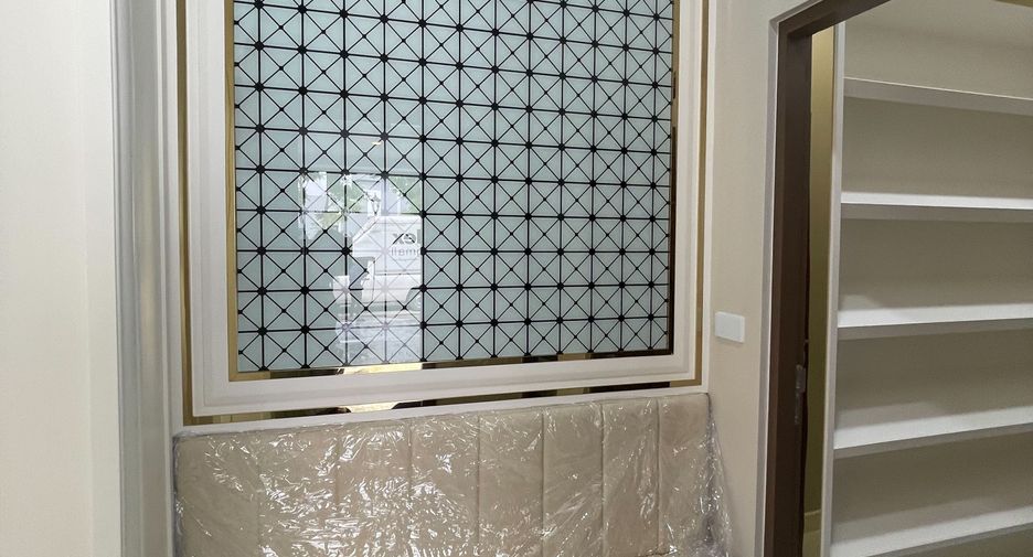 For sale 4 bedrooms house in Thawi Watthana, Bangkok