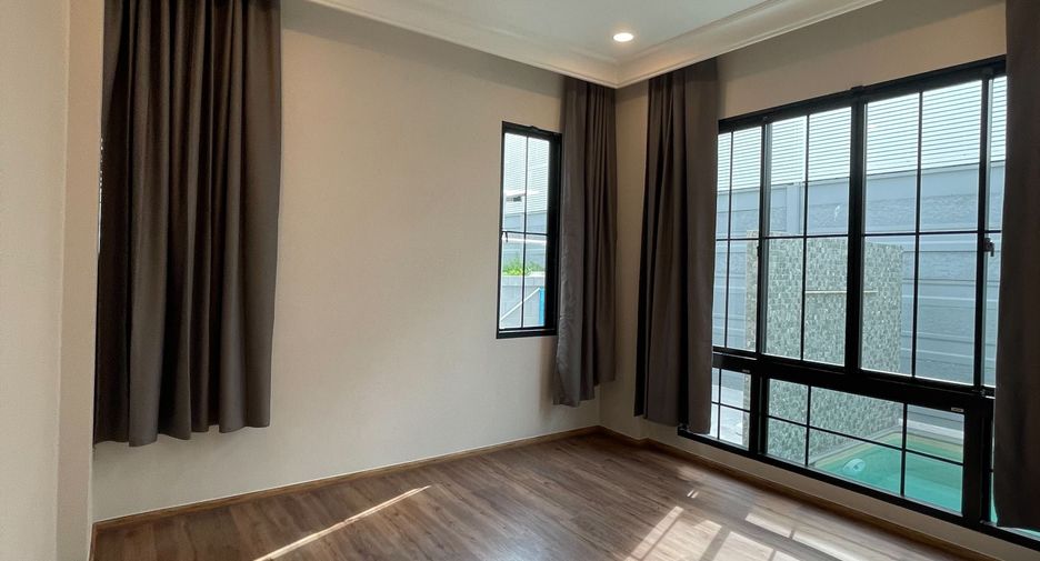 For sale 4 bedrooms house in Thawi Watthana, Bangkok