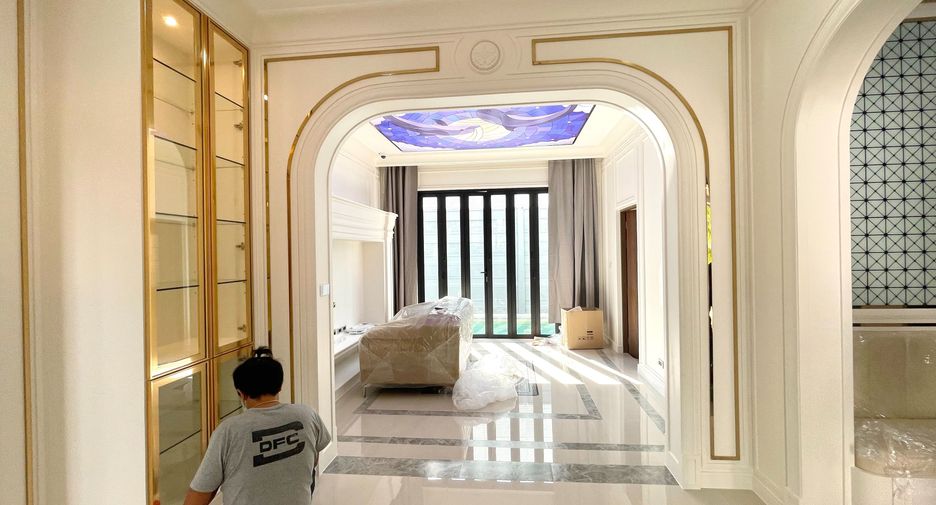 For sale 4 bedrooms house in Thawi Watthana, Bangkok
