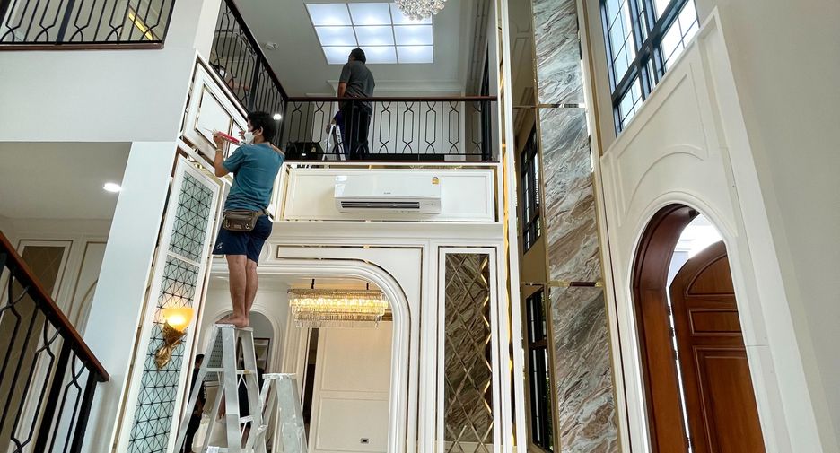 For sale 4 bedrooms house in Thawi Watthana, Bangkok