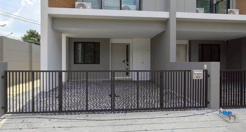 For rent 4 ベッドルーム townhouse in Bang Khen, Bangkok
