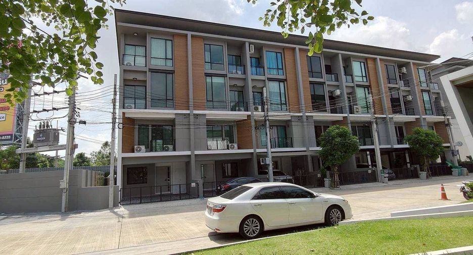 For rent 4 ベッドルーム townhouse in Bang Khen, Bangkok