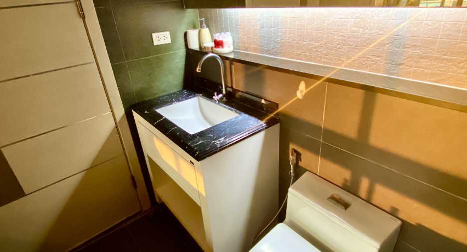 For rent 3 bedrooms condo in Bang Lamung, Chonburi
