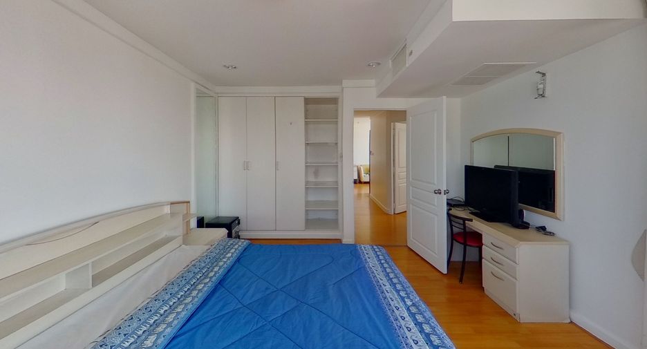 For rent 2 bedrooms condo in Khlong Toei, Bangkok