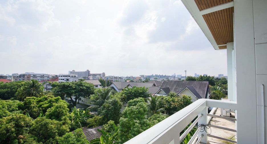 À vendre et à louer 5 chambres maison à Phra Khanong, Bangkok