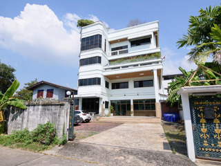 For sale and for rent 5 bedrooms house in Phra Khanong, Bangkok