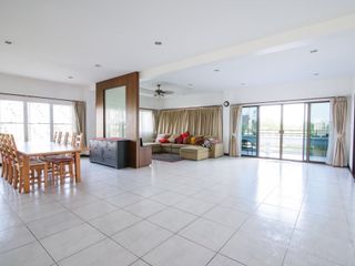 For sale and for rent 5 bedrooms house in Phra Khanong, Bangkok