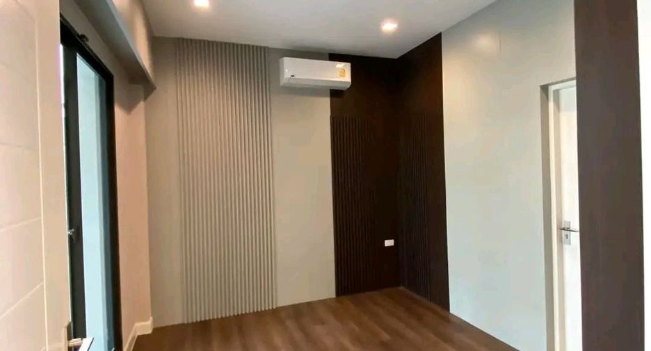 For sale 4 bedrooms house in Pak Kret, Nonthaburi