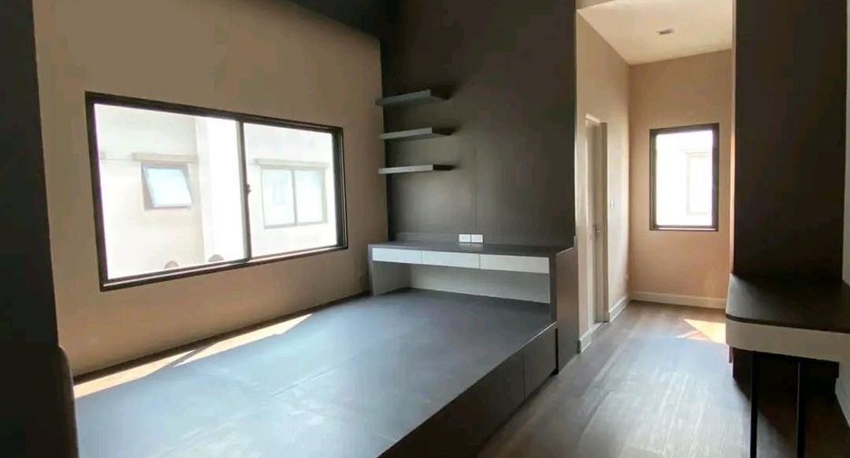For sale 4 bedrooms house in Pak Kret, Nonthaburi