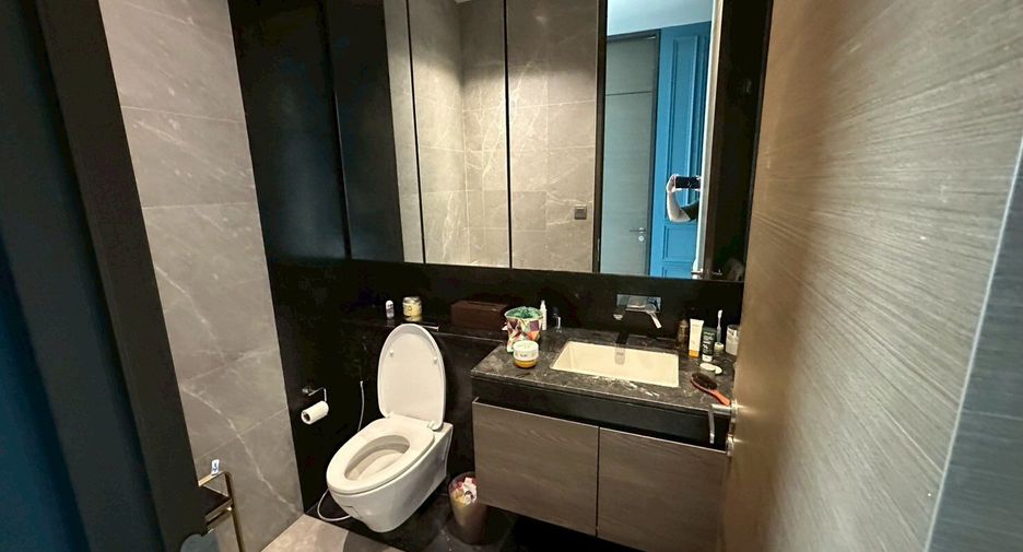 For rent 2 bedrooms condo in Pathum Wan, Bangkok