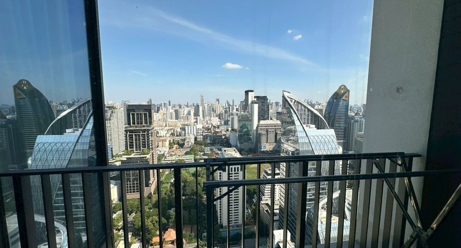 For rent 2 bedrooms condo in Pathum Wan, Bangkok