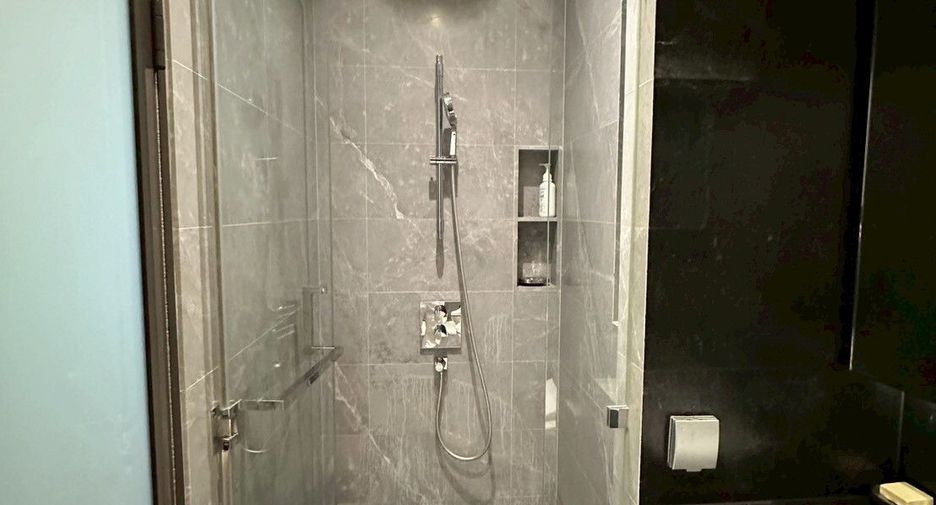 For rent 2 bedrooms condo in Pathum Wan, Bangkok