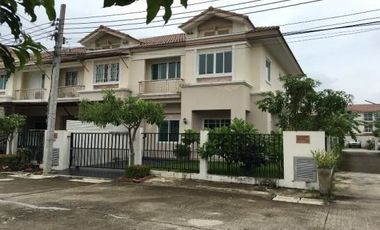 À vendre 3 chambres maison de ville à Phasi Charoen, Bangkok
