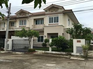 Reihenhaus zum Kauf mit 3 Zimmer in Phasi Charoen, Bangkok