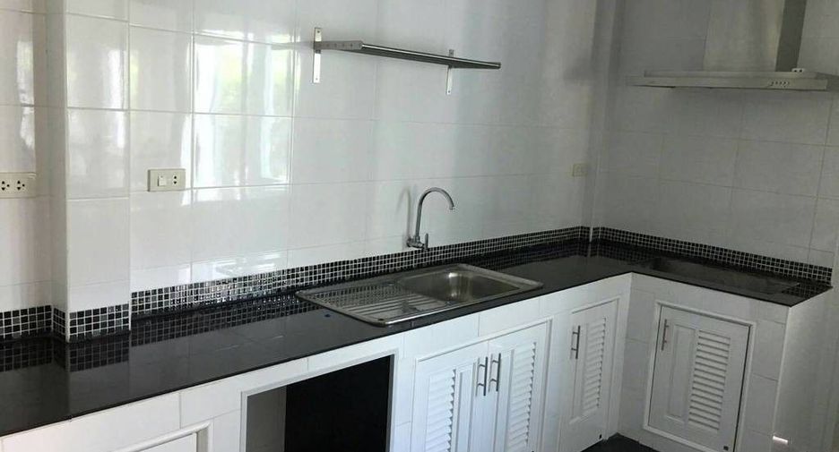 À vendre 3 chambres maison de ville à Phasi Charoen, Bangkok