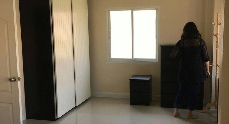 À vendre 3 chambres maison de ville à Phasi Charoen, Bangkok