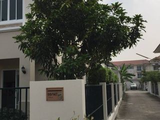 Reihenhaus zum Kauf mit 3 Zimmer in Phasi Charoen, Bangkok