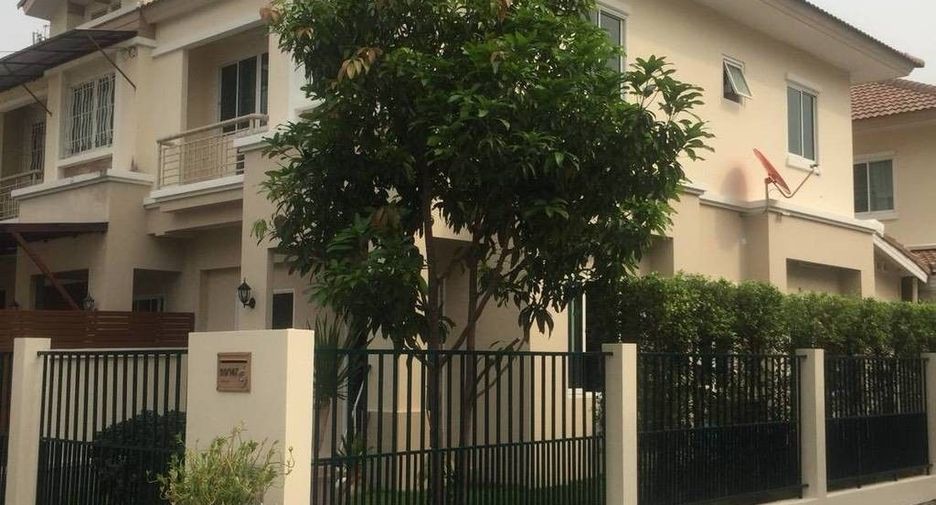À vendre 3 chambres maison de ville à Phasi Charoen, Bangkok