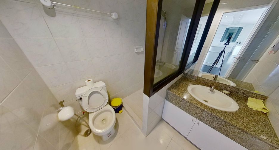 For rent 2 bedrooms condo in Sathon, Bangkok