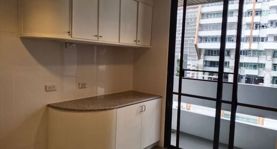 For rent 2 bedrooms condo in Sathon, Bangkok