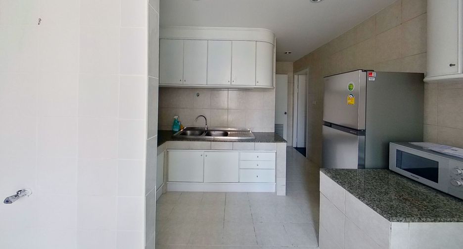 For rent 2 bedrooms condo in Sathon, Bangkok