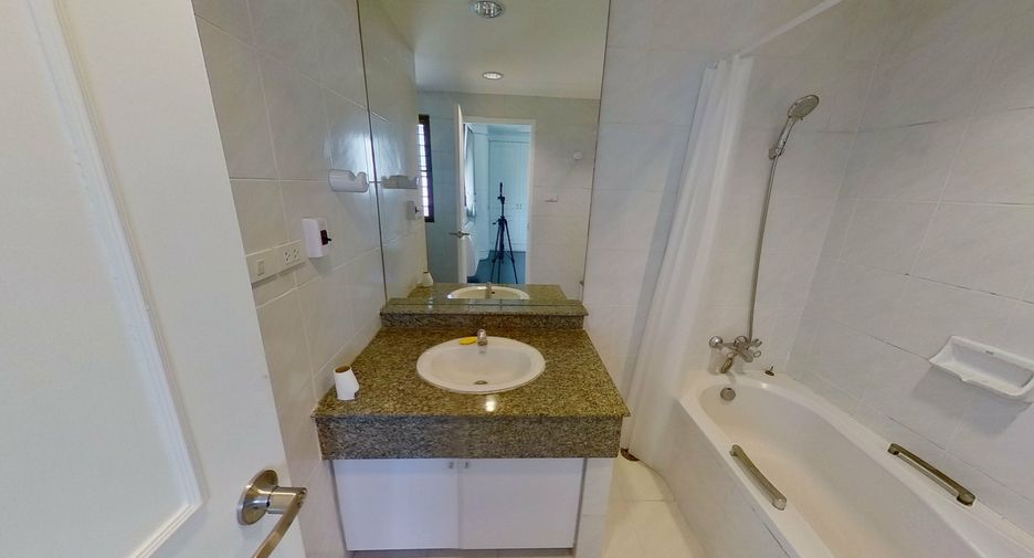 For rent 2 bedrooms condo in Sathon, Bangkok