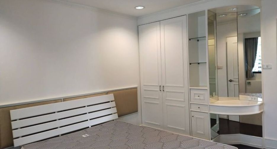 For rent 2 bedrooms condo in Sathon, Bangkok